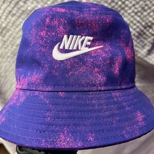 NWOT Nike Women’s Hat in Purple and Pink